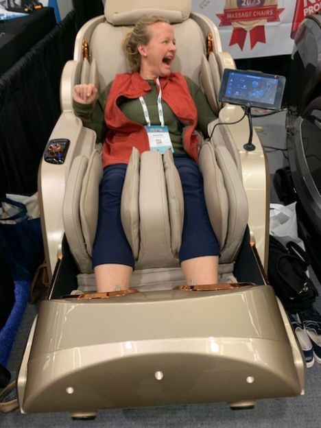 Dr. Fuji FJ-6910 Massage Chair Gold Edition